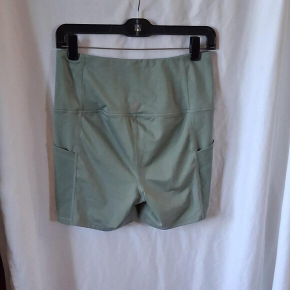Reebox Green biker shorts with pockets sz med polyester and spandex - Picture 3 of 6